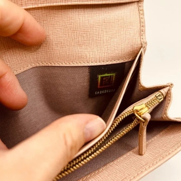 FENDI Pink Beige Leather Logo Plate Long Wallet – Great Preloved Condition - Picture 7 of 12